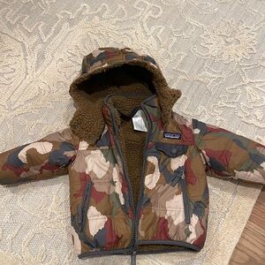 Patagonia Reversible camouflage Coat (6-12m)